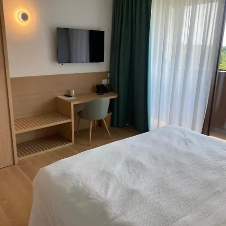 Hotel Colonia & 4*